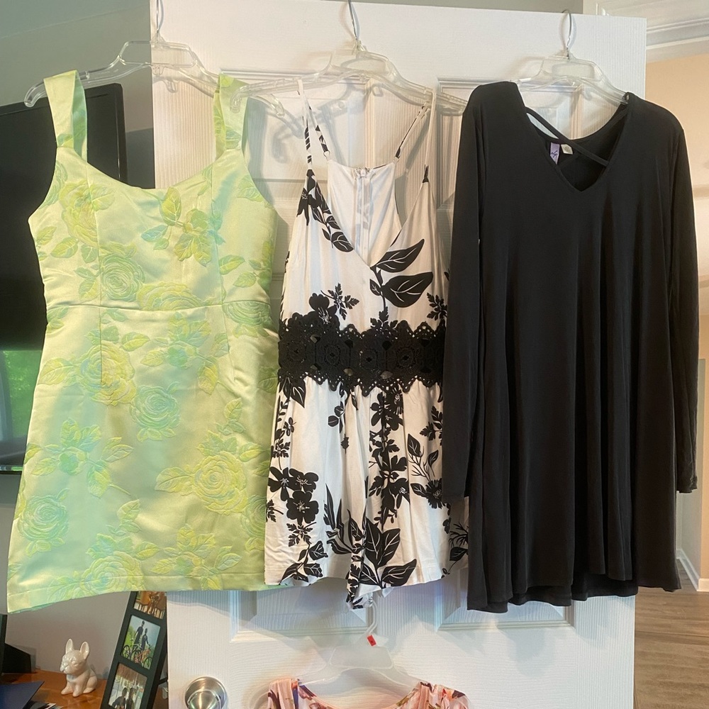 NEVER WORN Lulu’s size small dresses